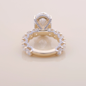 Anillo de Compromiso con Diamante Ovalado Cultivado en Laboratorio de 5.04CT con Piedras Laterales Redondas, Plata de Ley 925, Anillo de Novia de Lujo - Product Image 5