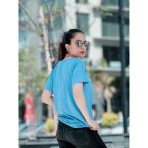 เสื้อยืดสีฟ้าขาวดำแบบอาร์กติกของผู้หญิงแฟชั่นที่สง่างามและมีสไตล์ - Product Image 4