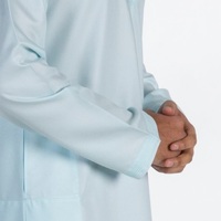 Thobe Homme Musulman 2023, Style Saoudien Oriental, Manches Longues, Col Rond Personnalisé, Bleu Ciel Clair Teint, Poitrine à Design en V Personnalisé