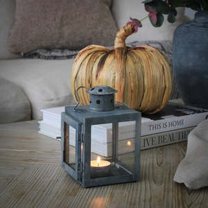 Portavelas Moderno de Metal Negro y Vidrio, Linterna de Metal Plateado Duradera, Hecha a Mano, Decoración Navideña Popular para el Hogar - Product Image 1