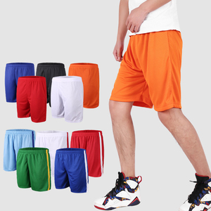 Short de football personnalisé pour hommes, nouvelle conception en maille, motif solide, transfert par sublimation, logo personnalisé, short de sport d'entraînement au basket-ball - Product Image 2