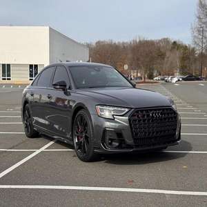 VOITURE DE LUXE D'OCCASION S8 4-0T QUATTRO AUTOMATIQUE ESSENCE BERLINE 2025 - Product Image 1