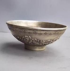 Bol décoratif en métal gravé artisanal, plateau de table élégant pour décoration de salon ou d'événement. - Product Image 6