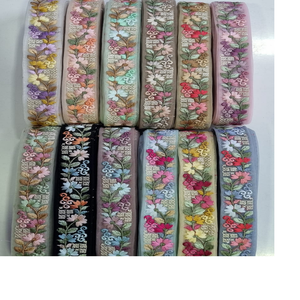 ปักลิ้นและลูกไม้จากเครื่องจักรสั่งทําพิเศษลายดอกไม้และเรขาคณิต และมีสิบสองสีสําหรับชุดแต่งงาน - Product Image 4