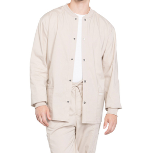 Blouses d'hôpital mi-longues personnalisées pour hommes avec logo, à fermeture boutonnée, en sergé, avec col et poignets en tricot côtelé, vente en gros - Product Image 5