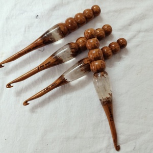Crochet sur mesure en bois et acrylique mélangé de taille 7 mm idéal pour les magasins de fournitures de tricot - Product Image 4