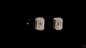 Boucles d'oreilles en diamant cultivé en laboratoire taille émeraude 2.25 ct or jaune 14 carats VVS EF Clarity bijoux fins durables pour femmes - Product Image 4