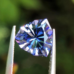 Tanzanite naturelle spéciale trillion coupe nouvelle coupe propre 1.78 ct poids taille est proche de 7.70 MM 100% impeccable lâche nouvelle pierre précieuse - Product Image 1
