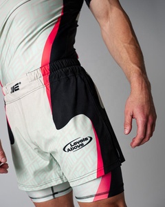 Shorts de sport décontractés pour hommes avec tissu respirant, taille élastique et coupe moderne, adaptés à la course à pied en salle de sport et au confort quotidien - Product Image 1
