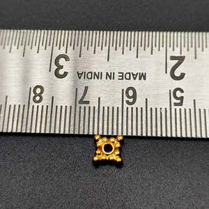 Cuentas espaciadoras cuadradas de 5x1mm chapadas en oro, plata y oro rosa, suministros para la fabricación de joyas, cuentas planas de cobre y acero - Empaquetadas en bolsa - Product Image 3