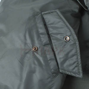 Chaqueta bomber acolchada impermeable de lona única de calle para hombre, temporada de invierno, patrón de letras, transpirable, lavable, servicio OEM - Product Image 4