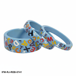 Conjunto de Brazaletes de Resina Azul Hechos a Mano, Brazaletes Apilables con Estampado de Letras Coloridas Retro para Mujer, Conjunto de Joyería de Tipografía Gruesa de 3 Piezas - Product Image 4