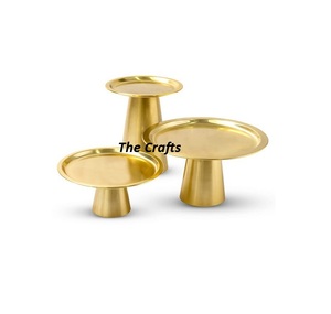 Ensemble de trois supports de service pour gâteaux et pâtisseries de différentes tailles en acier inoxydable couleur or pour gâteaux en vrac - Product Image 1