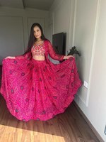 Robe Lehenga Chaniya Choli Gujarati Trend Motif Jecke Rouge Rayonne Pure et Modal Style Bollywood Indien Traditionnel