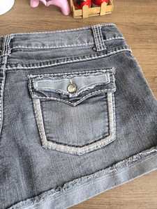 Pantalones cortos vaqueros de talla S vintage Pantalones vaqueros para otras manualidades Pantalones cortos - Product Image 2