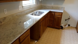 Diseño moderno de granito blanco Prima Colonial para encimera, tocador de baño, superficie pulida - Product Image 6