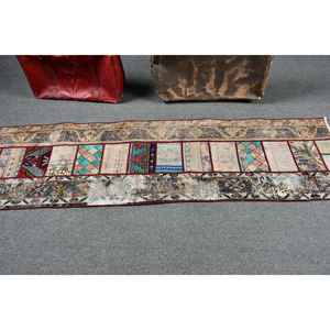 Alfombra Vintage Estilo Runner de 2x7.2 pies (61x219 cm), Alfombra Turca de Lana Ikat Roja - Product Image 3