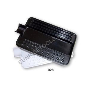 ถาดคัดแยกช่วยคัดแยกลูกปัดและชิ้นส่วนขนาดเล็กอื่นๆ เพื่อให้งานของคุณง่ายขึ้น มีสองสี สีขาว และสีดํา - Product Image 1