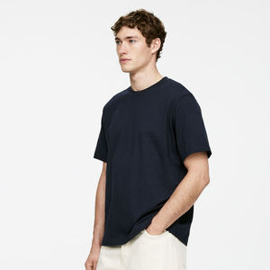 เสื้อยืดผู้ชายคอตตอน 100% ทรงปกติ ไซส์ใหญ่ ระบายอากาศได้ดี คุณภาพสูง สไตล์วินเทจ ซักหนัก 300 กรัม รับสกรีนโลโก้ ขายส่ง - Product Image 4