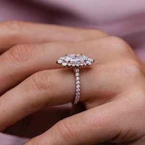 Anillo de Compromiso de Moissanita con Corte Ovalado Personalizado al por Mayor, Chapado en Oro Rosa de 10K/14K/18K, Halo de Oro, Certificado GIA - Product Image 3