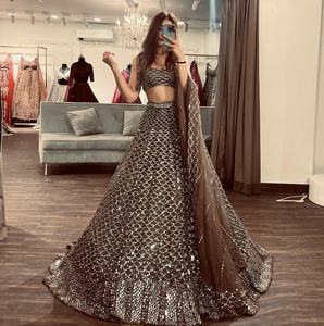 Nuevo Bollywood Georgette Lehenga con trabajo bordado y blusa de diseñador para boda y fiesta o festival 2024 - Product Image 1