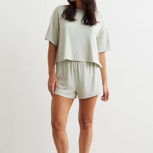 Camisetas de estilo caliente para mujer, cómodas mangas cortas, cuello redondo, collares y camisetas de longitud de tamaño Regular para mujer - Product Image 1