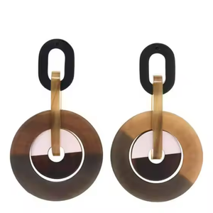 Pendientes de cuerno natural hechos a mano con remolinos de Ángel de resina Pantone colores elegante patrón de animales para la playa por glowin fashion - Product Image 3