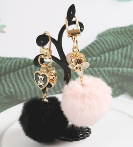 Модный мягкий пушистый плюшевый брелок из искусственного меха, четырехлистный клевер, брелок для ключей автомобиля, мягкий брелок для ключей со стильным дизайном - Product Image 4