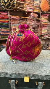 Último diseño indio hecho a mano hilo bordado trabajo Potli bolsas moda hombro cordones poliéster boda Favor retorno - Product Image 3