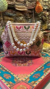 El mejor bolso de Potli bordado hecho a mano indio con pulseras de abalorios, bolsos de Potli de moneda de trabajo Zari étnicos hermosos para mujeres para fiestas - Product Image 4