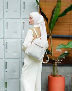 Mochila Moderna para Mujer Premium con Cierre de Cremallera en Cuero Sintético y Croco, y Bolsillos Organizados en el Interior y Exterior - Blanca - Product Image 3