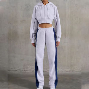 Ensemble de survêtement en molleton à motif uni avec logo personnalisé pour femmes, 2 pièces, haut court décontracté et pantalon de survêtement pour l'hiver 2026 - Product Image 1