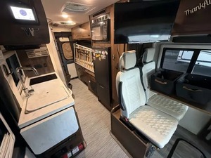 Winnebago T-r-a-v-a-t-o 59GL d'occasion 2023 prêt à être vendu - Product Image 3