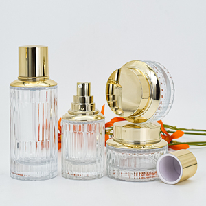 Ensemble <span class=keywords><strong>d</strong></span>'emballages cosmétiques en verre côtelé, verre transparent avec bouchon doré, contenants rechargeables pour sérum et lotion, vente chaude - Product Image 1