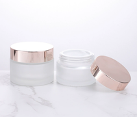 Impression de logo personnalisé en stock, pot en verre givré de 30 g et 50 g avec couvercle rose doré, conteneur cosmétique de luxe pour les soins de la peau
