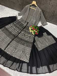 ชุดงานเย็บปักถักร้อยโคติขนาดใหญ่ออกแบบใหม่กับ lehengas - Product Image 5
