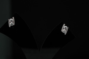 ต่างหูเพชรสีขาวสุดหรูที่ได้รับการรับรองจาก VS1และมีความชัดเจนในห้องปฏิบัติการของขวัญแต่งงานยอดนิยม - Product Image 2