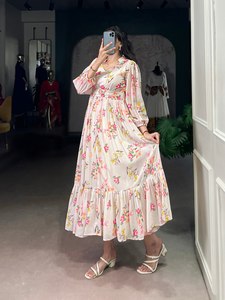 เดรสผ้าจอร์เจียหรูหราทันสมัยพร้อมสัมผัสดอกไม้สำหรับงานแต่งงานจบการศึกษาหรือวันชายหาด-ตกหลุมรักกับดอกไม้ - Product Image 5