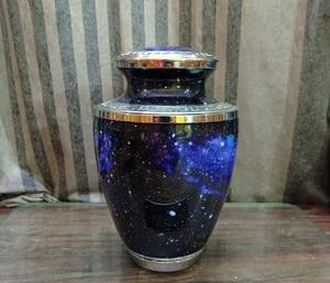 Urne de crémation gravée à la main en aluminium blanc, fournitures funérailles, pour cendres humaines, fabricant indien, L MAX B, exportation - Product Image 4