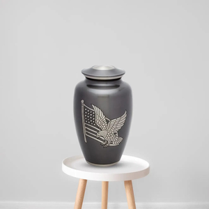 Nouvelles urnes funéraires de qualité supérieure pour cendres humaines, urnes commémoratives décoratives en métal faites à la main pour adultes - Product Image 2