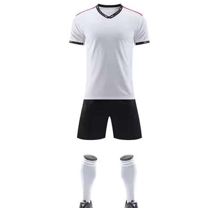 Kit de maillot de football de qualité supérieure personnalisable en usine en vente en gros, fabrication d'ensembles d'uniformes de football de qualité thaïlandaise - Product Image 5