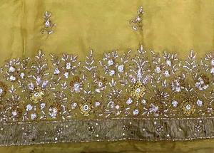 Costumes indiens de créateur modernes non cousus brodés à la main pour femmes pour les fêtes de style traditionnel - Product Image 2