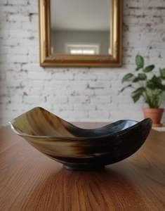 Bol en corne pour thèmes de cuisine bio, bol artisanal en corne aux bords naturels, bol en corne pour une table rustique à prix avantageux - Product Image 4