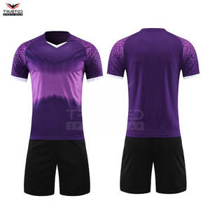 Conjunto de uniforme de camiseta de fútbol de secado rápido de alta calidad, logotipo personalizado, venta al por mayor, ropa deportiva de fútbol, uniforme hecho de poliéster 100% - Product Image 3