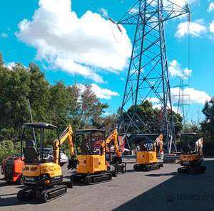 Mini-excavatrice diesel Kubota D722 1.2T avec accessoires, moteur comme composant principal, petite machine puissante - Product Image 5