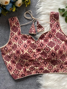 Blusa moderna con cuello en V. La blusa se puede usar en sari y laheng Blusa con patrón abierto en la espalda con tasells de tono a tono - Product Image 5