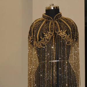 Magnifique cape burlesque élégante avec des fils de perles, des paillettes, en polyester, tenue de fête pour adultes, se ferme au cou pour les festivals et les soirées - Product Image 1