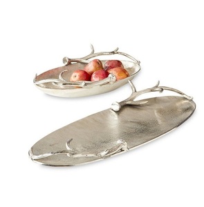 Plateau traditionnel en métal pour le Ramadan avec gravure islamique pour contenir de petits cadeaux et des friandises lors de soirées spéciales - Product Image 6