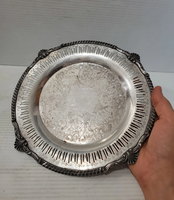 Assiette de présentation ronde vintage en métal faite à la main avec motif floral gravé, finition polie, style européen, argent micronisé, pour mariage