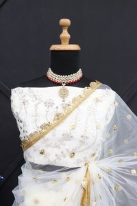 Màu Trắng Bướm <span class=keywords><strong>Saree</strong></span> <span class=keywords><strong>net</strong></span> với chủ đề ưa thích và sequins làm việc với viền ren, chức năng đám cưới mặc <span class=keywords><strong>Saree</strong></span>. - Product Image 4
